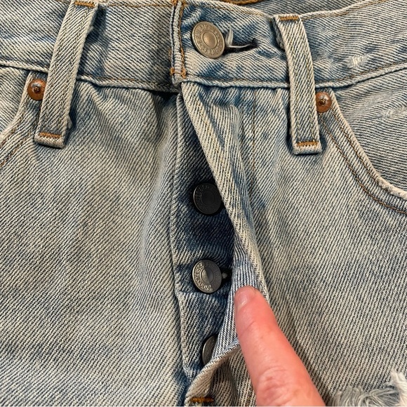 Levi’s 501 Original Fit High Rise Denim Jean Shorts Fault Line 24 Distressed - Picture 5 of 11